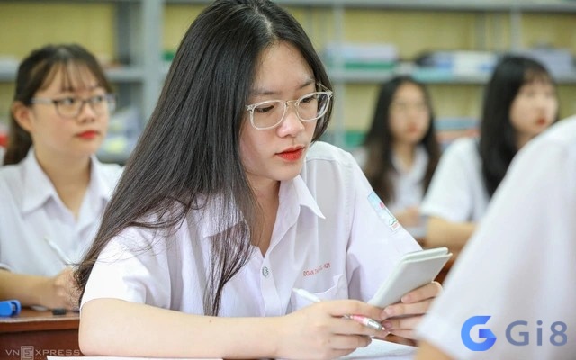 Mơ thấy đi học làm bài kiểm tra cho thấy bạn đang có áp lực cuộc sống